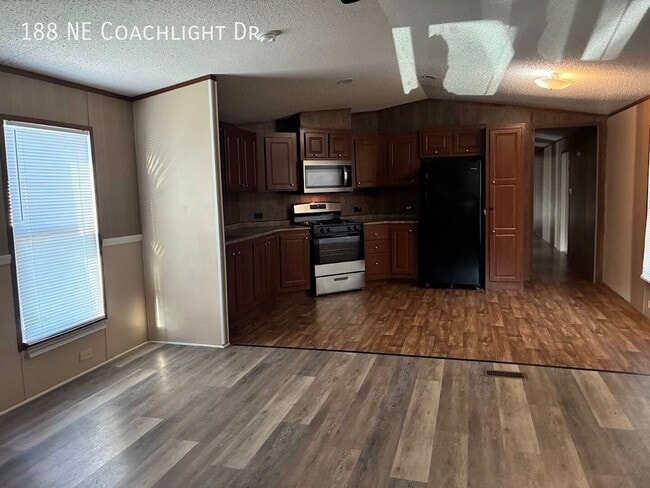 Building Photo - 188 Coachlight Dr