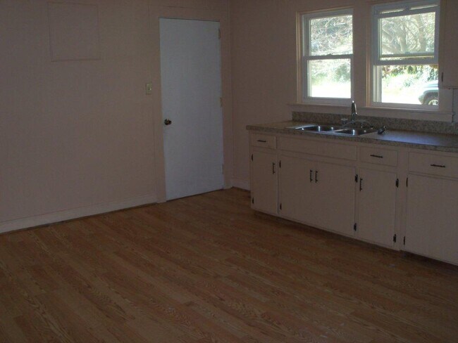 Building Photo - 156 Chestnut Hill Cove