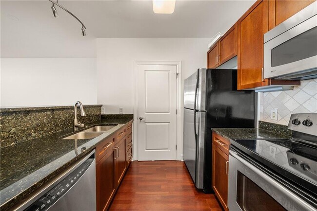 Foto del edificio - 325 East Paces Ferry Rd NE