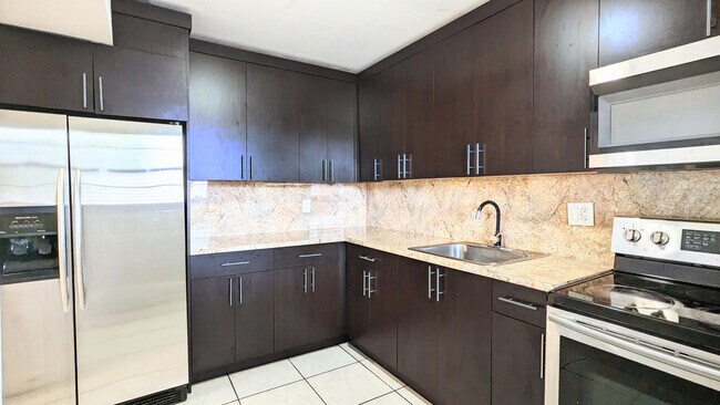 Foto del edificio - 3253 Foxcroft Rd