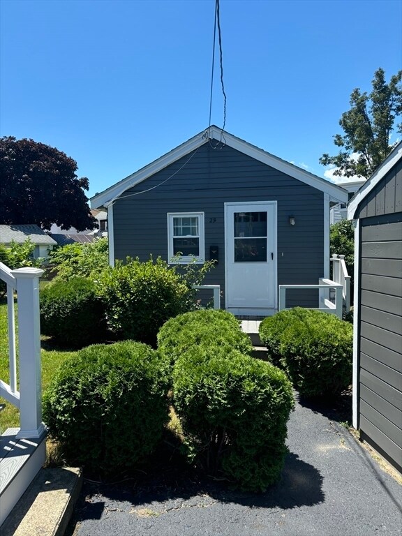 Primary Photo - 29 Undine Ave