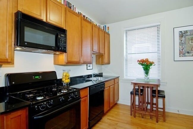 Foto del edificio - 903 W Cornelia Ave