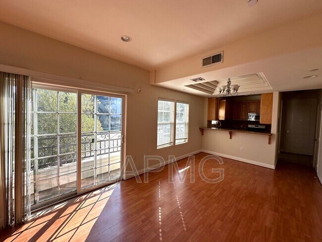 Building Photo - 12217 Moorpark St