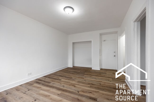 Foto del edificio - 6930 N Greenview Ave