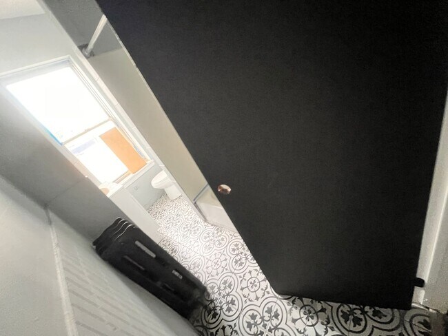 Foto del edificio - 3800 W Girard Ave