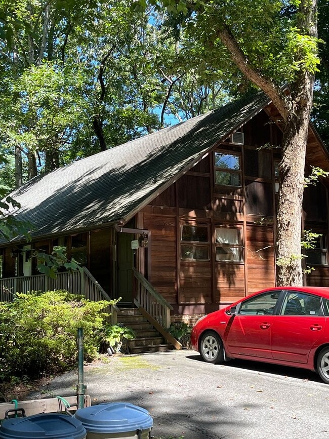 Building Photo - 1160 W Blue Ridge Rd