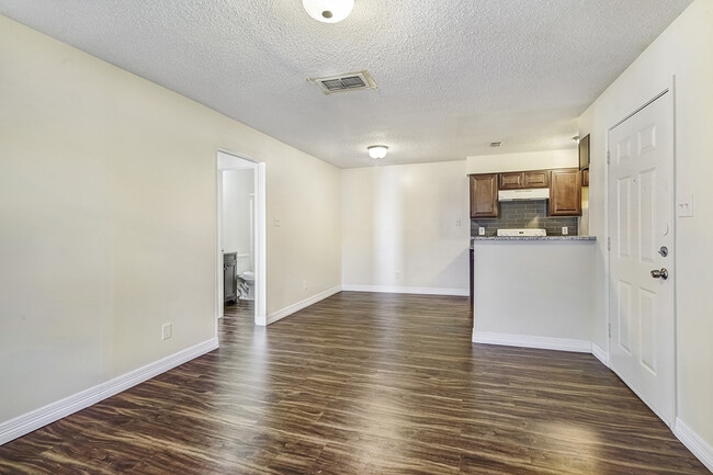 Holly Tree Apartments Denton Tx Apartments Com