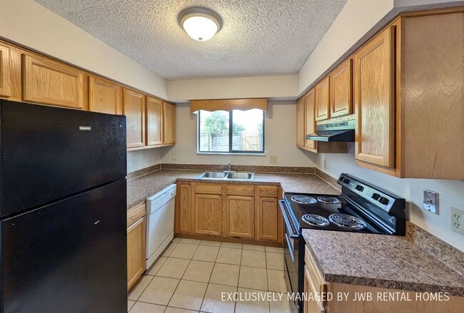 Building Photo - 11605 Dunes Way Dr N