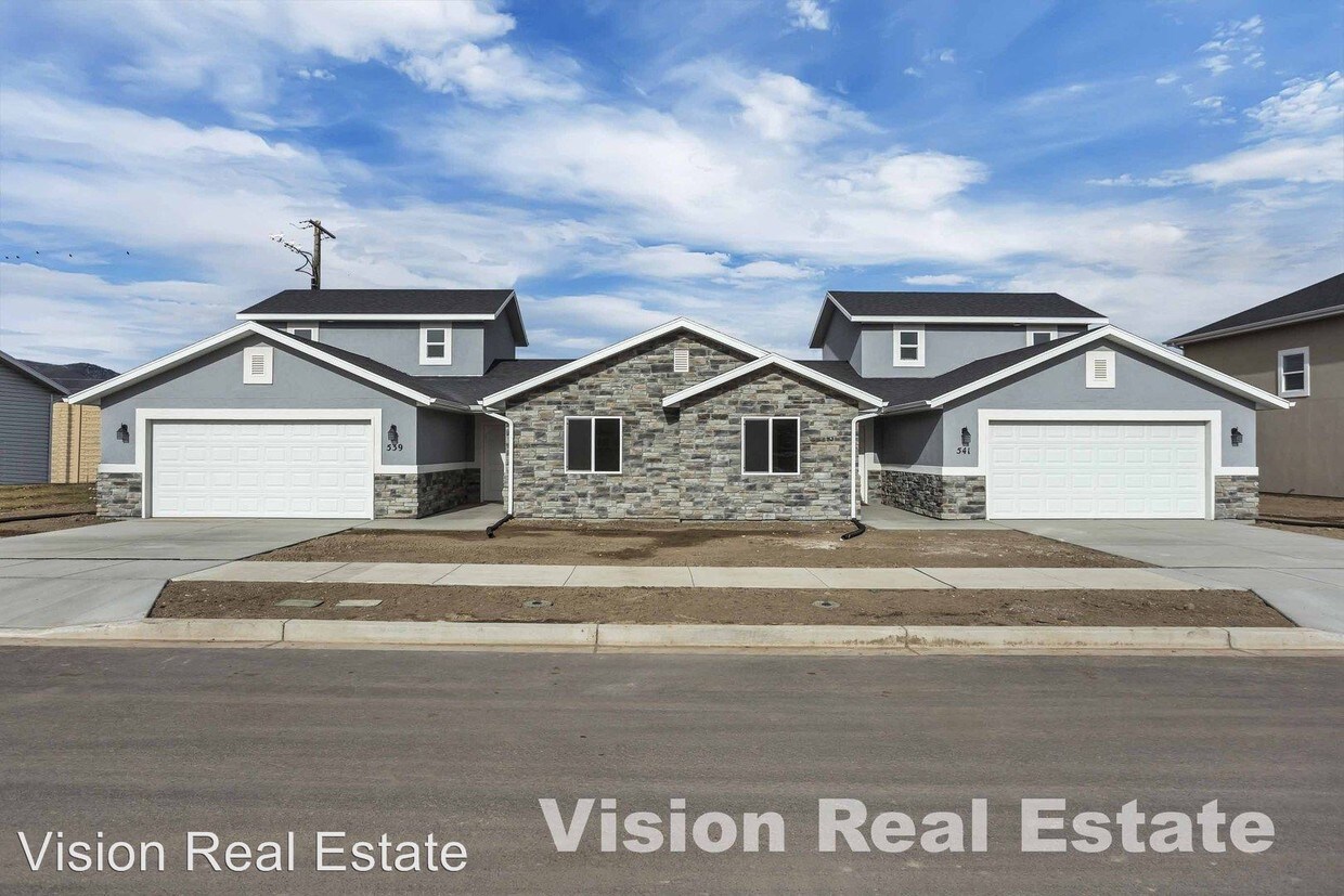 Foto principal - 541-541 Douglass Dr