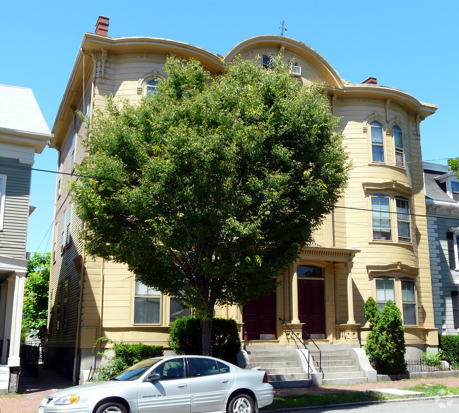 Building Photo - 350-352 Essex St