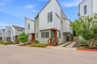 Building Photo - 801 N Bluff Dr