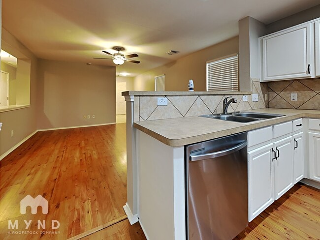 Building Photo - 3523 Avalon Castle Dr