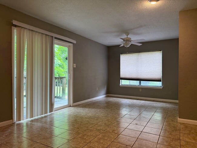 Building Photo - 113 Highland Point Cove