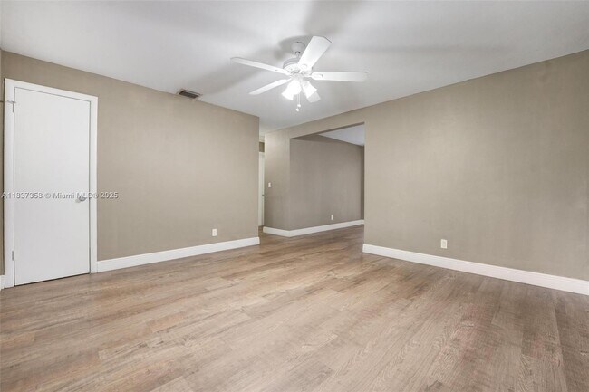 Foto del edificio - 5010 SW 93rd Ave