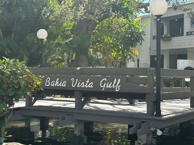 Building Photo - 1555 Tarpon Center Dr