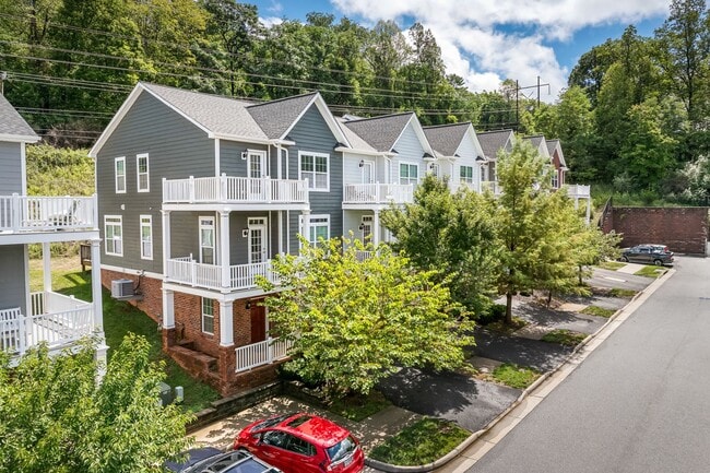 Building Photo - 2410 Winthrop Dr