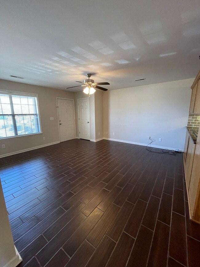 Living room / porcelain tile / ceiling fan - 5133 County Road 73