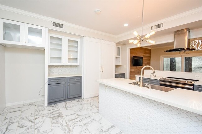 Building Photo - 201 Vanderpool Ln