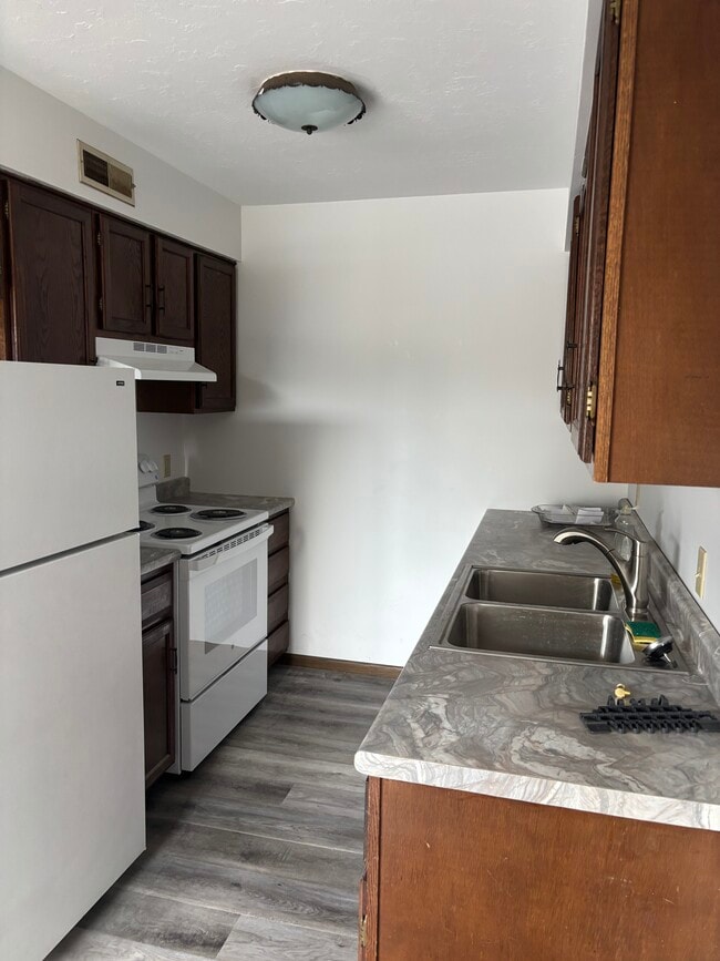 Kitchen - 315 S Ridge Dr