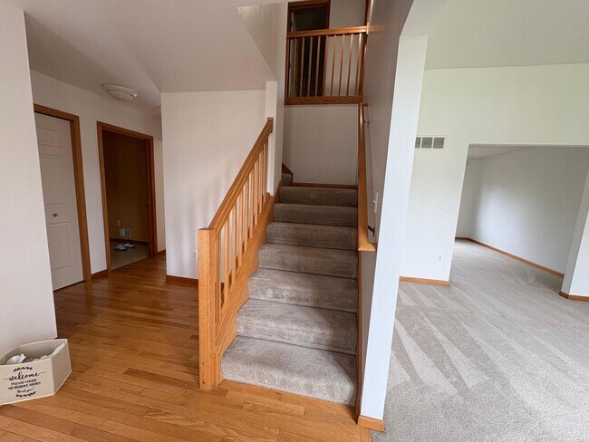 Building Photo - 565 Ironwood Way