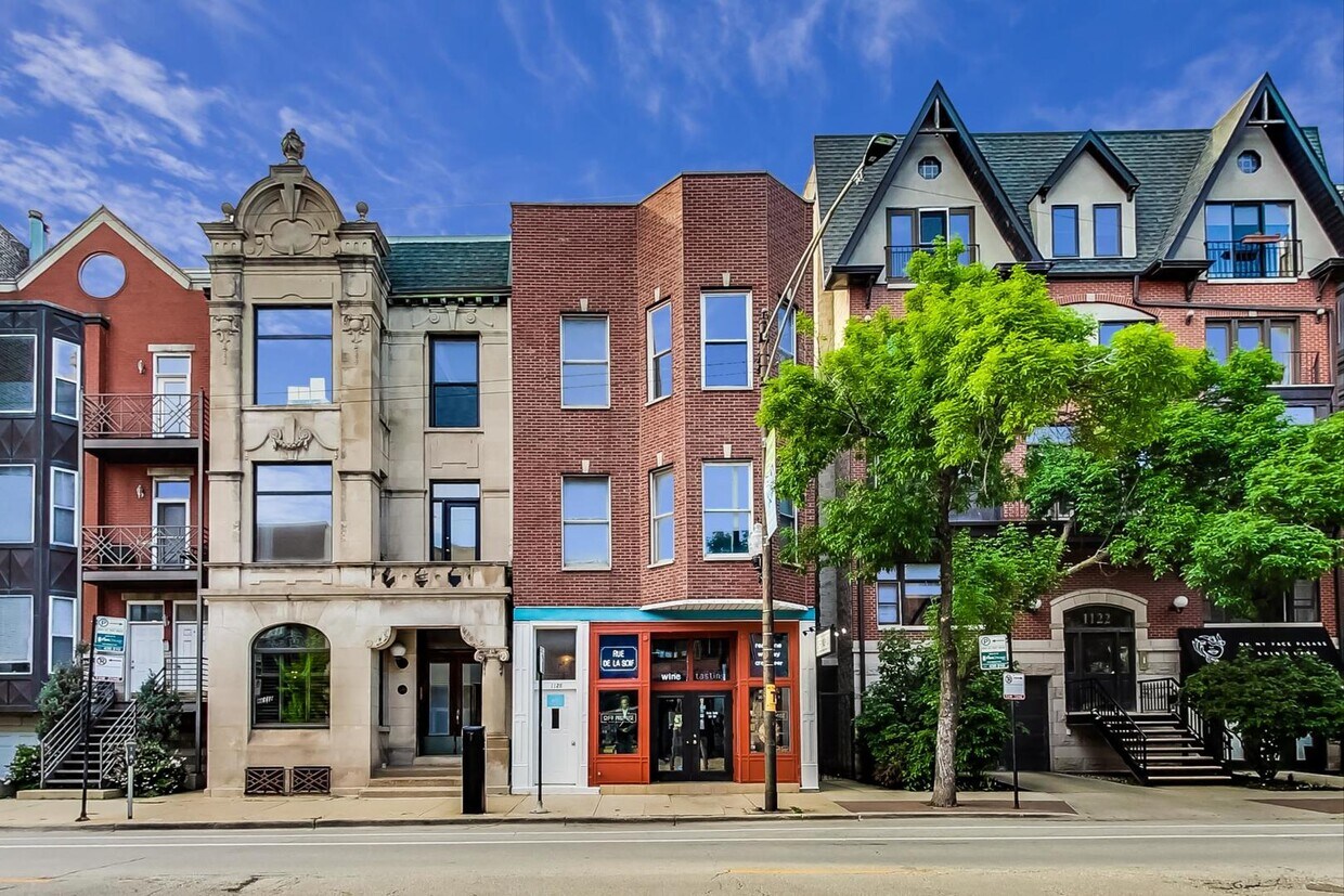 Primary Photo - 1128 W Armitage Ave