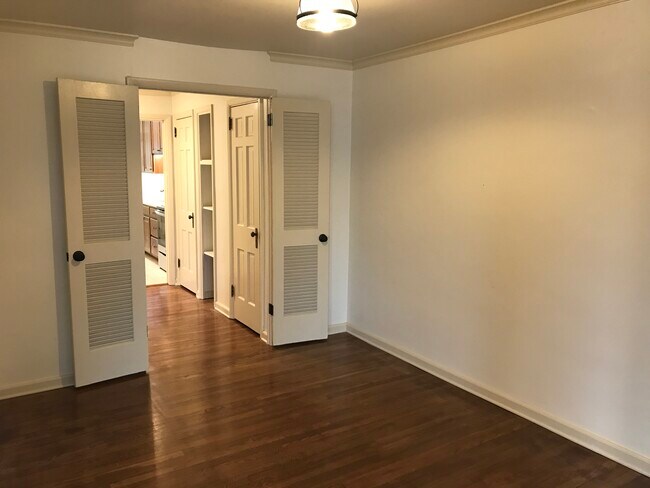 Foto del edificio - 1064 Euclaire Ave