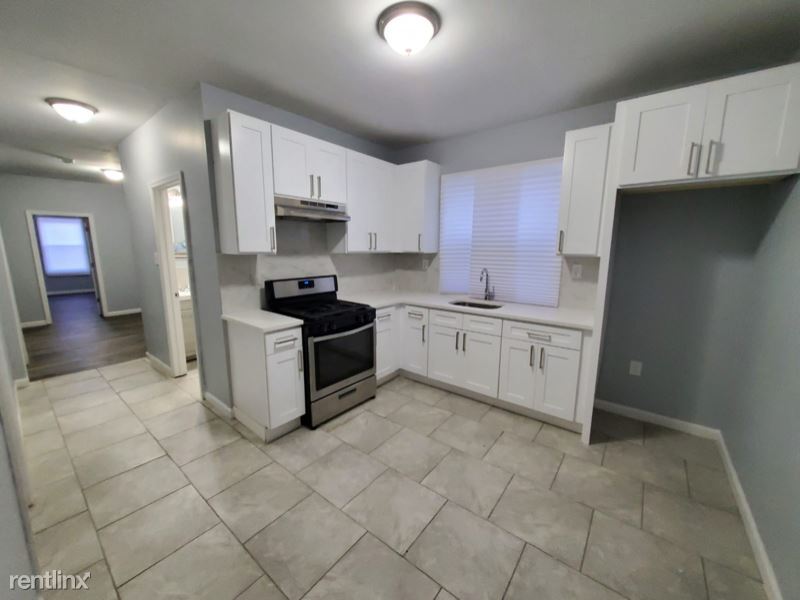 Foto principal - 3 br, 1 bath Townhome - 180 S 9th St