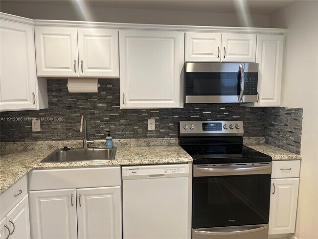 Foto del edificio - 5525 N Lakewood Cir