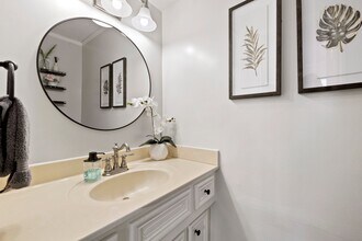 Building Photo - 522 River Plantation Dr