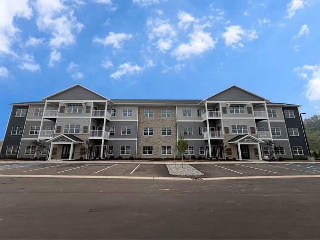Building Photo - White Creek Flats