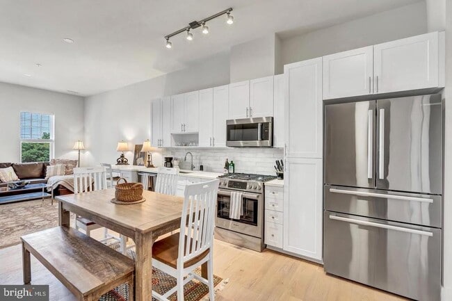 Building Photo - 6803 Cameron Dr NW