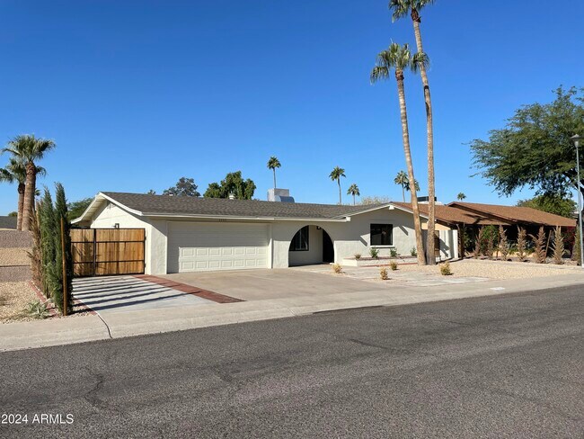 Building Photo - 4322 W Sandra Cir