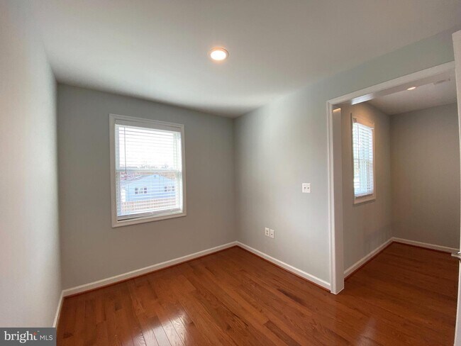 Foto del edificio - 3722 Lacy Blvd