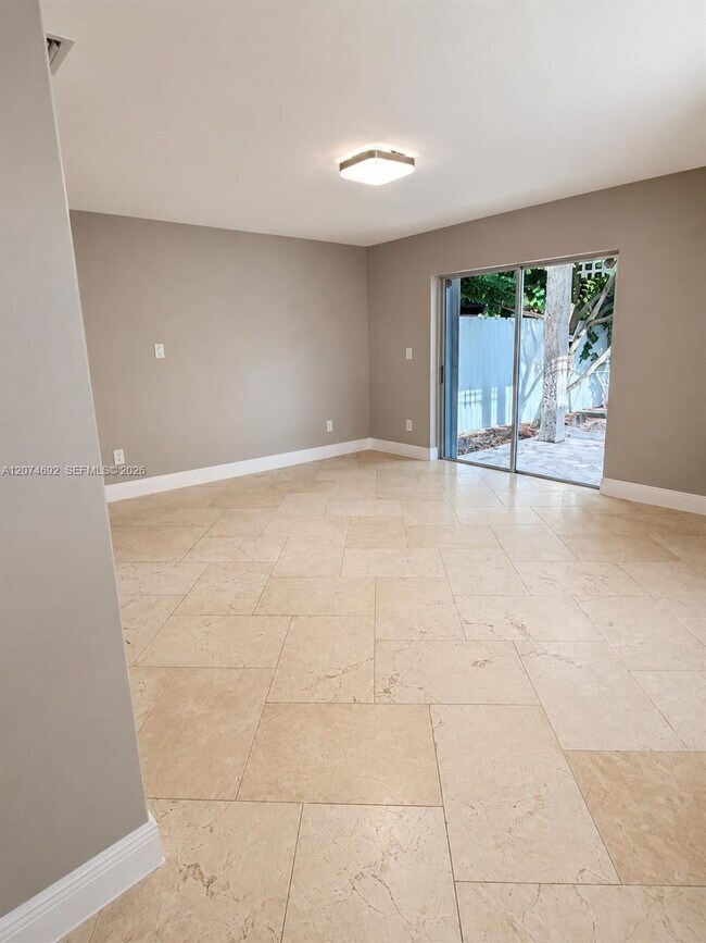 Foto del edificio - 15642 SW 59th St