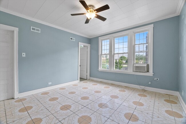 Building Photo - 3029 W 39th Pl