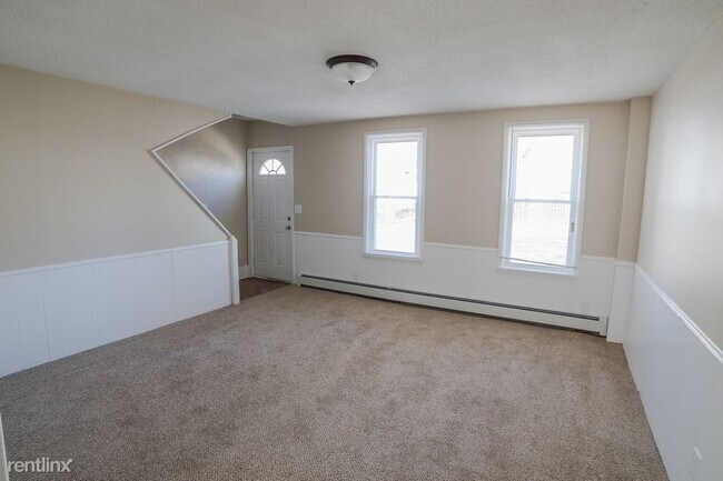 Building Photo - 3 br, 1 bath House - 681 Saint Albans Stre...