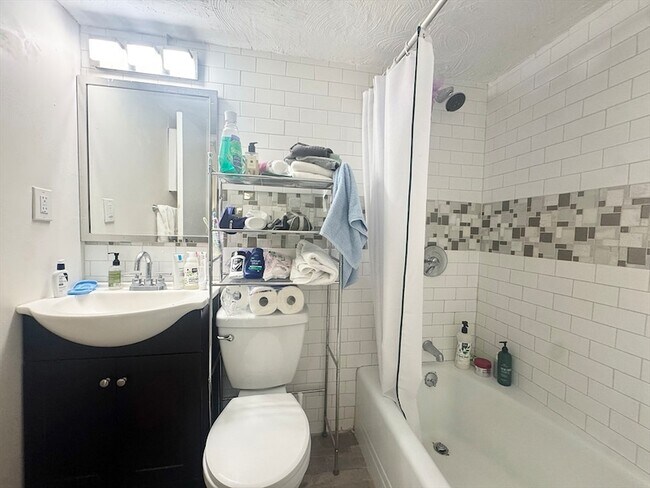 Foto del edificio - 1643 Cambridge St