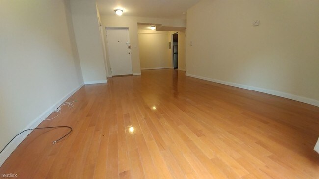 Foto del edificio - 1 br, 1 bath Apartment - 11023 72nd Rd 1B