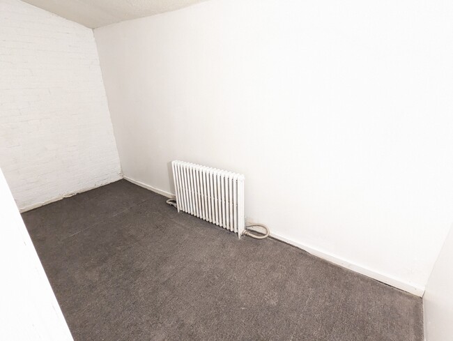 Extra room/closet - 5833 Crittenden St