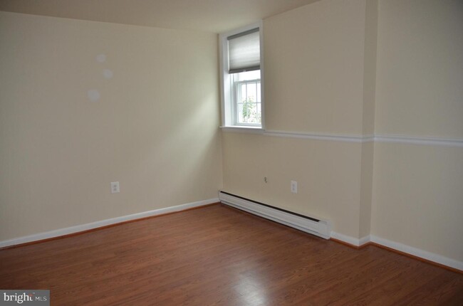 Building Photo - 303-UNIT Commerce St