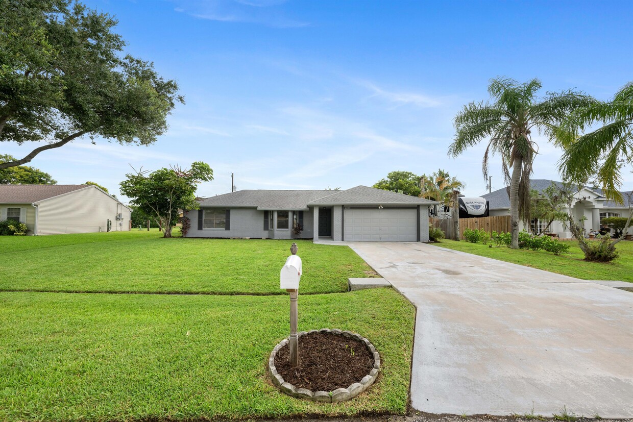 Primary Photo - 2431 SE Shell Ave