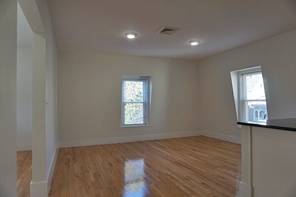 Building Photo - 4 Osgood St