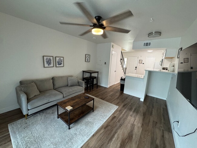 Building Photo - 4184 W 7th St