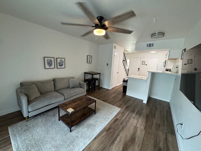 Foto del edificio - 620 S Cedar St