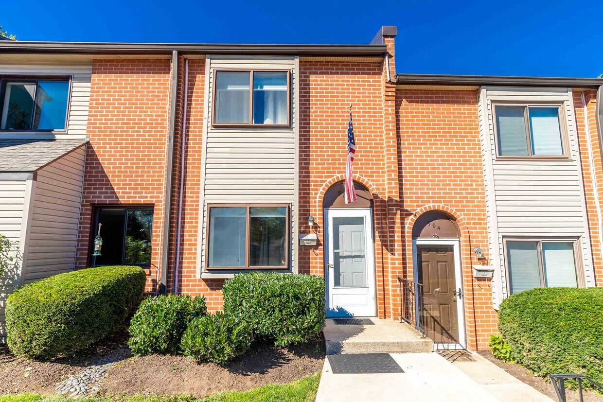 Foto principal - Updated 2 Bedroom 1.5 Bath in Goshen Valley!