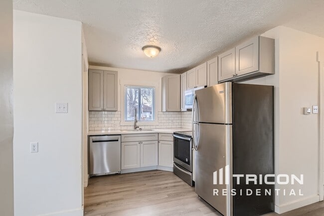 Building Photo - 1335 W 800 S