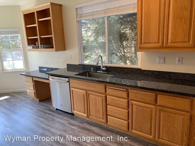 Building Photo - 3 br, 2 bath House - 2072 Devonshire