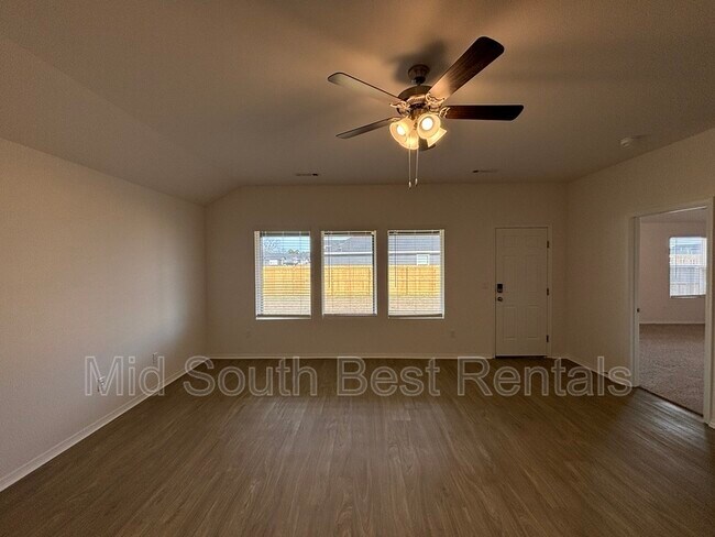 Foto del edificio - 6099 Meridian Dr