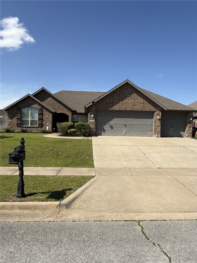 Building Photo - 4490 W Wyoming Dr
