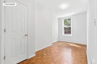 Building Photo - 353 W 19th St